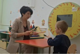 Деревянные палочки против речевых барьеров